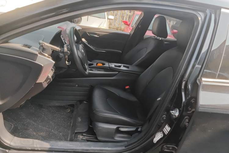 Used Toyota Avalon 2019 2.0L Ambition Edition China VI
