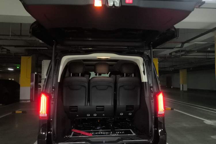 Used Mercedes-Benz V-Class 2022 V 260 L Long-wheelbase Luxury Edition Trunk