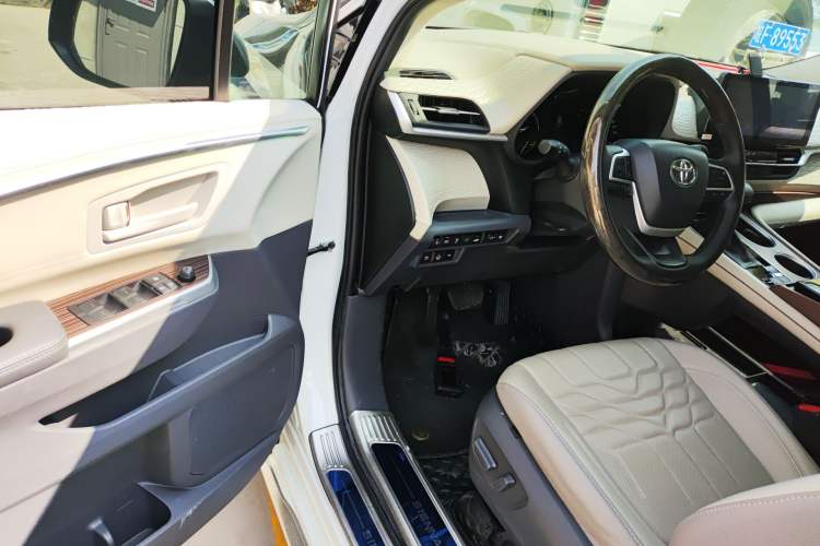 Used Toyota SIENNA 2021 2.5L Hybrid Comfort Edition Driver Seat