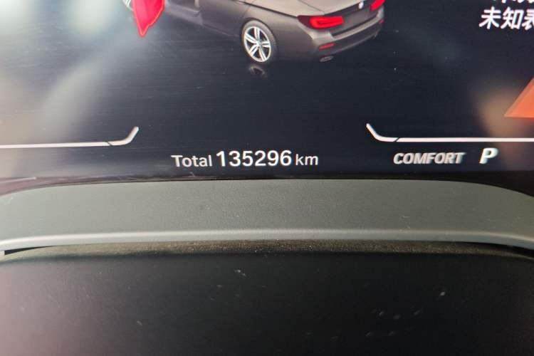 Used BMW 5 Series 2021 525Li Luxury Package Odometer Close Up