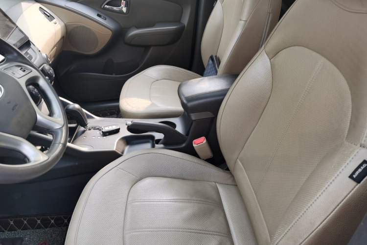 Used Hyundai ix35 2012 2.0L Automatic Two-Wheel Drive Elite Edition GLS Left Front Seat