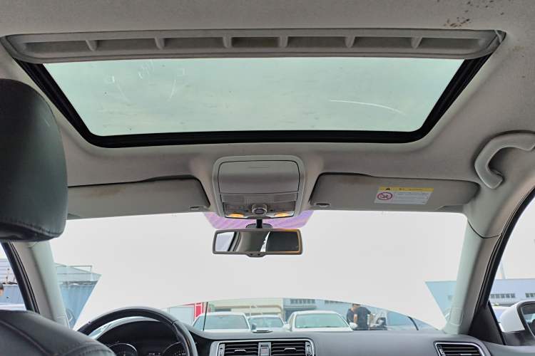 Used Volkswagen Sagitar 2015 230TSI Automatic Luxury Model Headliner