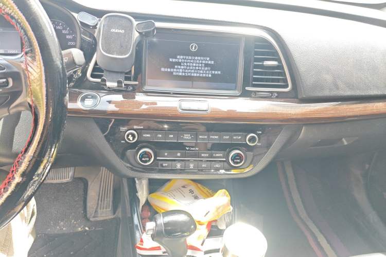 Used Kia K3 (Kai Shen) 2017 1.8L Automatic DLX Audio And AC Panel