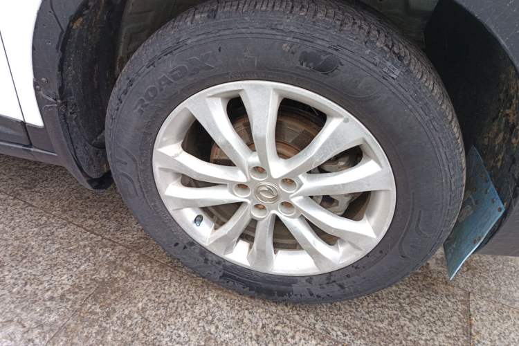 Used Dongfeng Aeolus AX7 2015 2.0L Manual Zhiyi Trim
