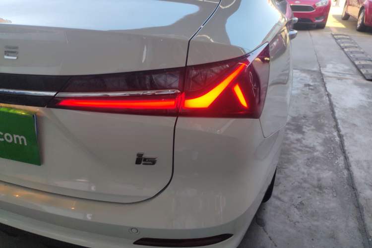 Used Roewe i5 2023 1.5L CVT Luxury Edition
