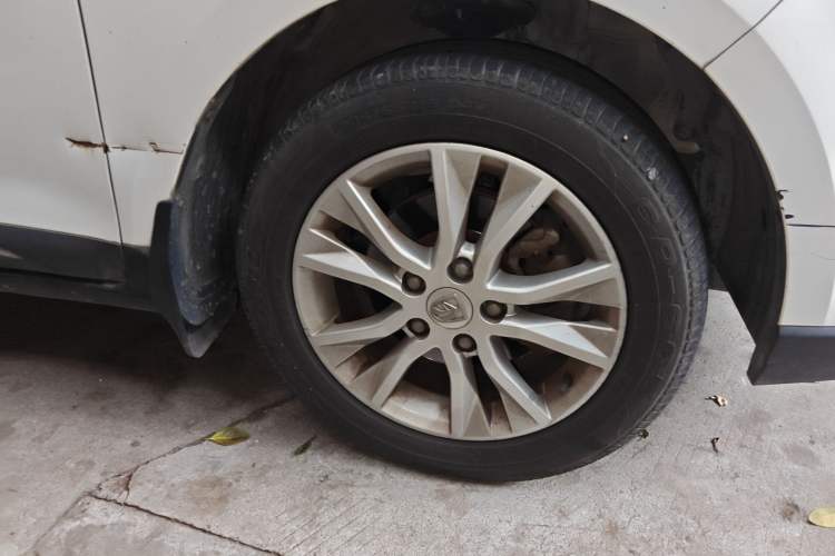 Used Baojun 730 2016 1.8L iAMT Comfort Version 7 Seats Right Front Wheel Hub