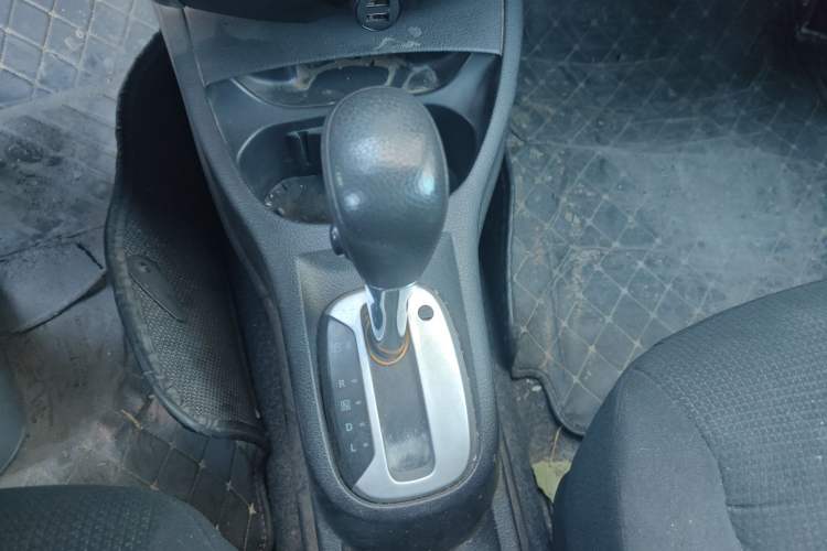 Used Nissan Livina 2013 1.6XE CVT Comfort Edition Gear Lever
