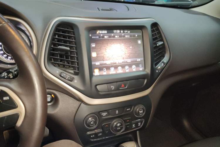 Used Jeep Cherokee 2016 2.0L Superior Edition