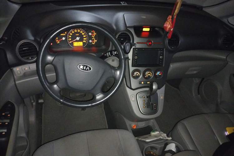 Used Kia Carens 2007 2.0L 7-Seater Comfort Edition Center Console