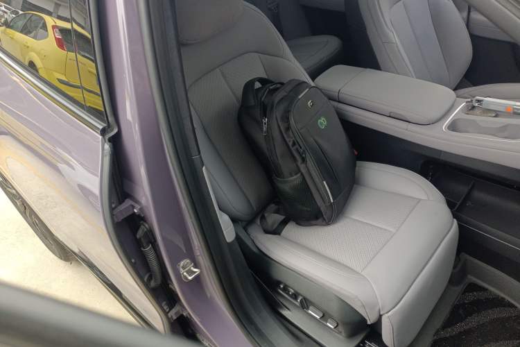 Used Nio EC6 2024 75 kWh Right Front Seat