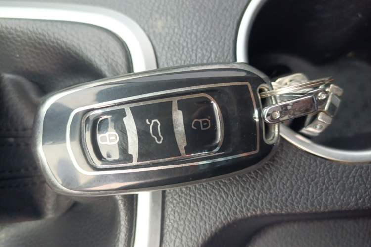 Used Geely Auto Vision X6 2016 1.8L Manual Luxury Model
