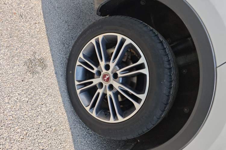 Used Hanteng X5 2020 1.5T Automatic Luxury Model 5 Seats Right Rear Wheel Hub