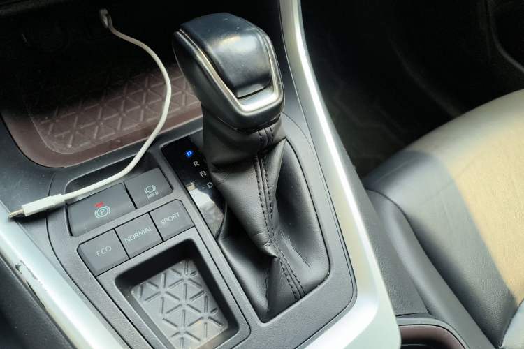 Used Toyota RAV4 2020 2.0L CVT Two-Wheel Drive Prestige Edition