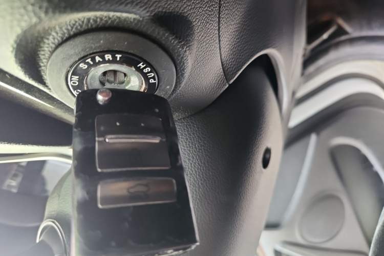 Used Kia Cadenza 2013 2.4L Business Sunroof Version China IV Standard Vehicle Key