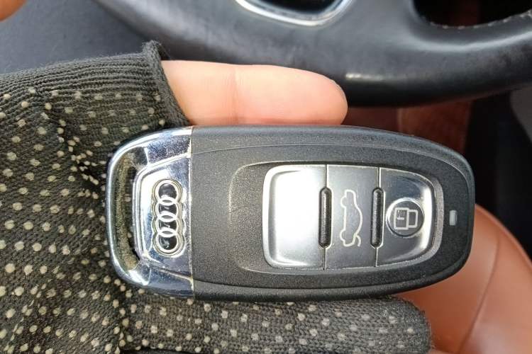 Used Audi Q5 2013 40 TFSI Ambition Vehicle Key