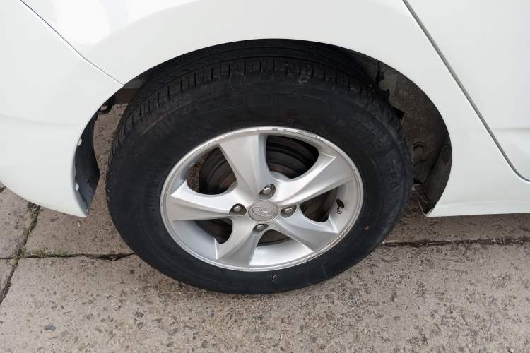 Used Hyundai Verna Ray 2014 1.4L Automatic GLX Right Rear Wheel Hub