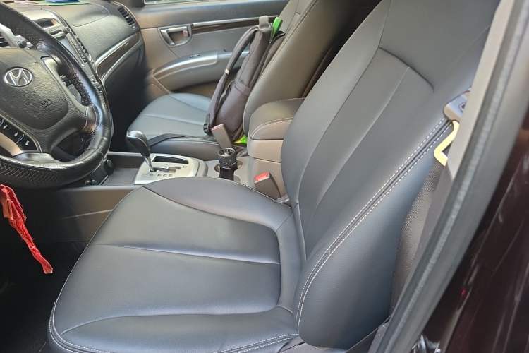 Used Hyundai Santa Fe Classic 2012 2.4 Comfort Edition 5-Seater Two-Wheel Drive