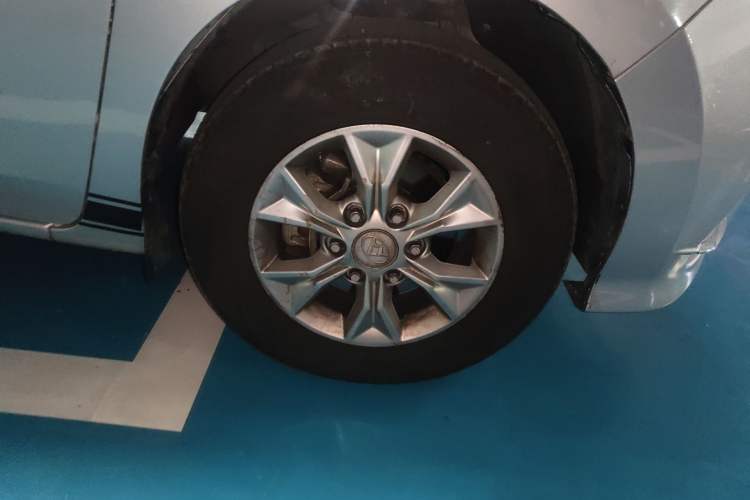 Used SAIC MAXUS G10 2014 2.0T Automatic Elite Edition Right Front Wheel Hub