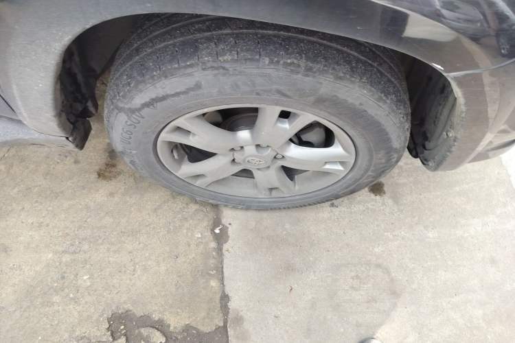 Used Toyota RAV4 2013 Special Edition 2.0L Automatic Classic Right Front Wheel Hub