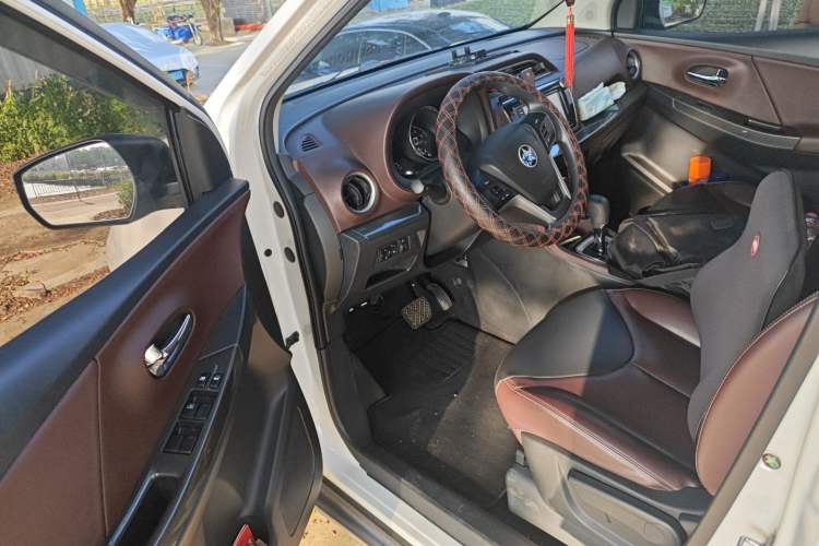 Used Venucia M50V 2017 1.6L XL CVT Luxury Edition
