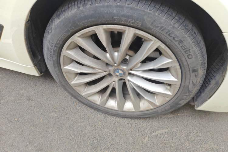 Used BMW 5 Series 2018 530Li Leading Edition Luxury Package Right Front Wheel Hub