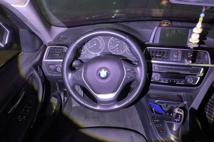 Used BMW 3 Series 2017 320Li Fashion Model Steering Wheel