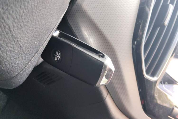 Used FAW Senya R7 2017 1.6L Manual Luxury Model