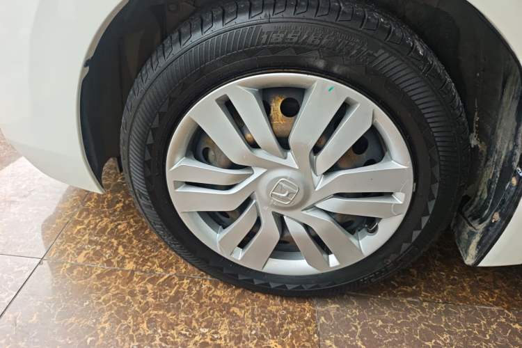 Used Honda Fit 2016 1.5L LX CVT Comfort Model Left Front Wheel Hub