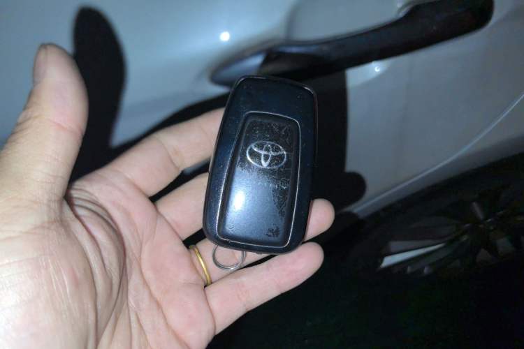 Used Toyota Camry 2018 2.5G Luxury Edition Vehicle Key