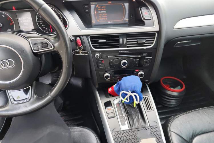 Used Audi A4L 2015 35 TFSI Automatic Standard Model Audio And AC Panel