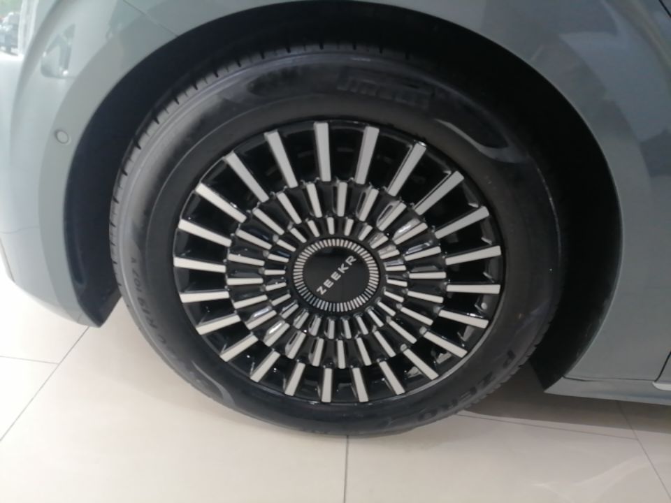 Zeekr 009 2024 Six-Seat Executive Version 4WD 108 kWh — снимка 10