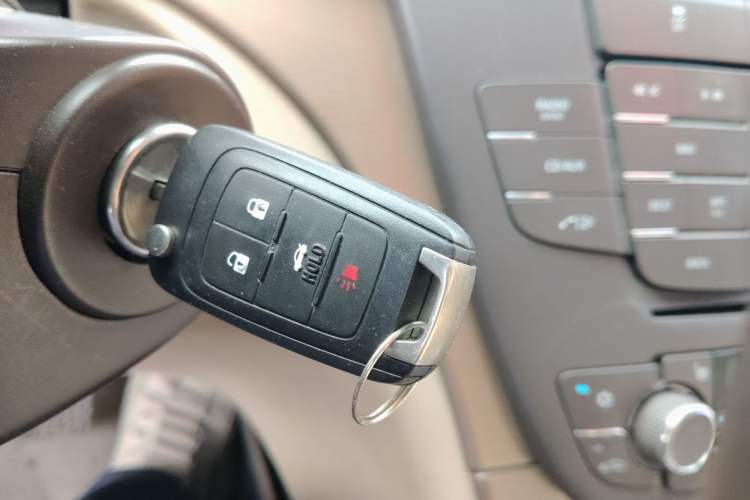 Used Buick Regal 2011 2.4L SIDI Elite Edition Vehicle Key