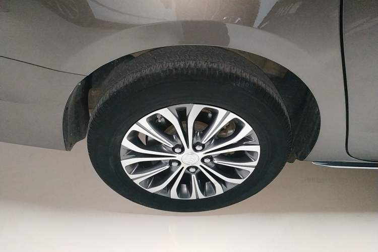 Used Buick GL8 2023 Land Executive Class Deluxe Model
