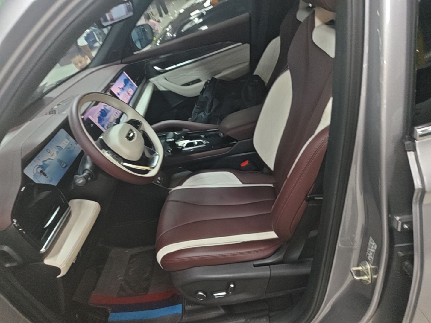 Geely Auto Monjaro L 2021 2.0TD DCT EVO Two-Wheel Drive Prestige Version — снимка 17