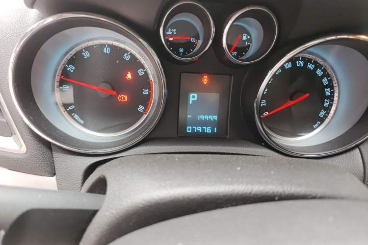 Used Buick Encore 2014 1.4T Automatic Two-Wheel Drive Urban Elite Model Odometer Close Up