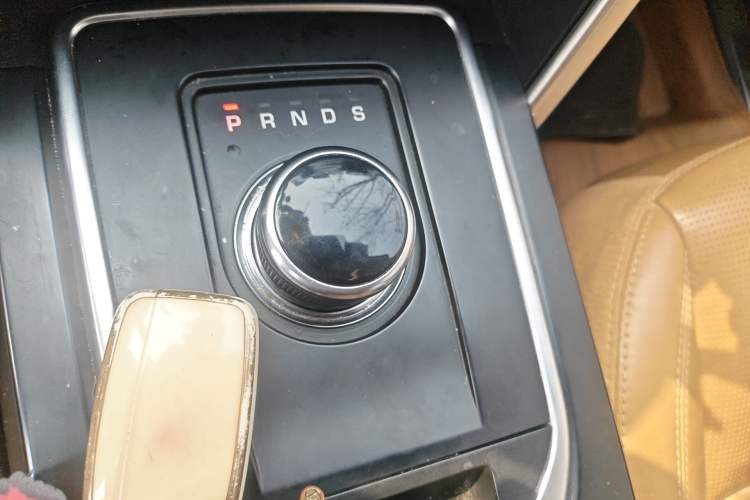 Used Land Rover Discovery Sport 2018 240 PS HSE LUXURY Edition Gear Lever