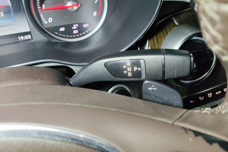 Used Mercedes-Benz GLC 2017 GLC 260 4MATIC Dynamic Edition Gear Lever