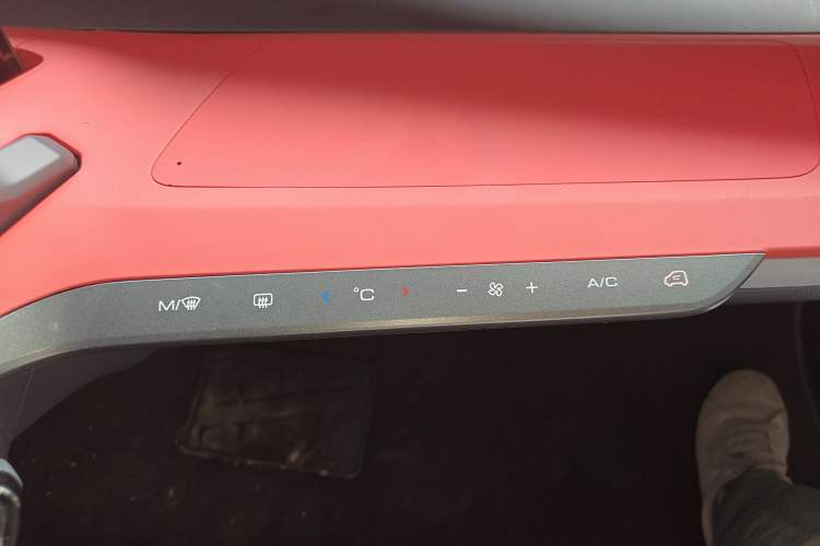 Used Baojun E200 2019 250KM Smart Enjoyment Version Audio And AC Panel