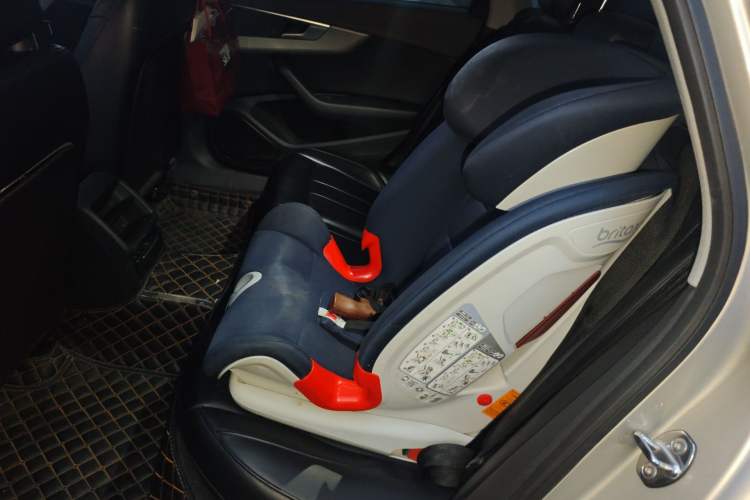 Used Audi A4L 2019 40 TFSI Ambition Version China V Left Rear Seat