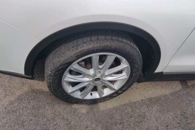 Used Haval H7 2016 Blue-Label H7 2.0T Automatic Elite Model Left Front Wheel Hub