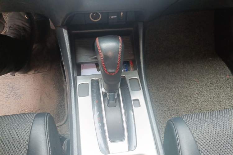 Used Honda Jade 2016 1.8L Automatic Comfort Elite Version 5 Seats Gear Lever