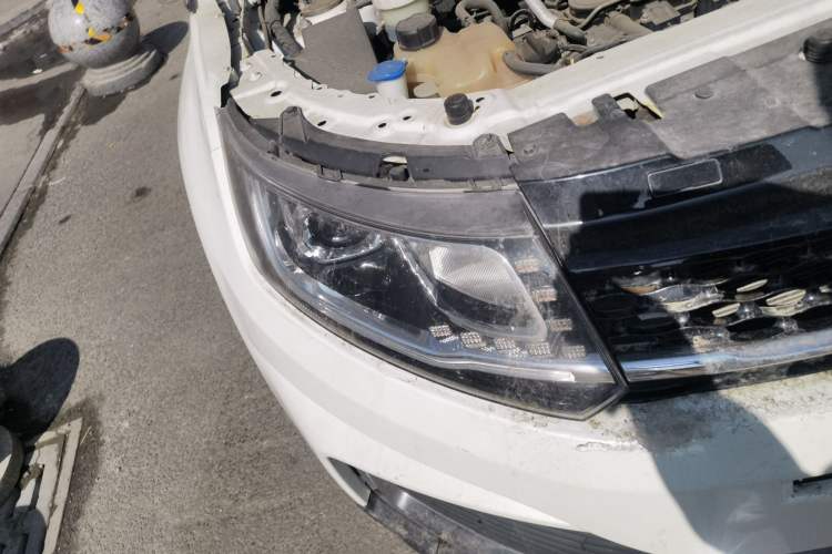 Used Land X7 2018 Geely Jingyue 1.5T Panoramic Luxury Model Right Front Headlight