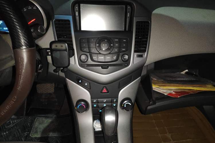 Used Chevrolet Cruze 2012 1.6L SL Grand Edition Automatic Audio And AC Panel