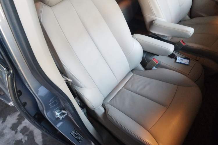 Used Buick GL8 2018 28T Luxury Model China VI Standard
