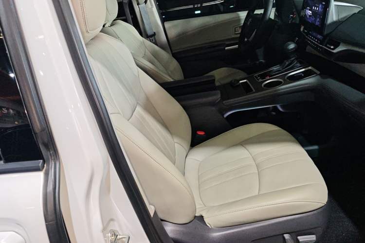 Used Toyota Granvia 2024 2.5L Hybrid Comfort Edition