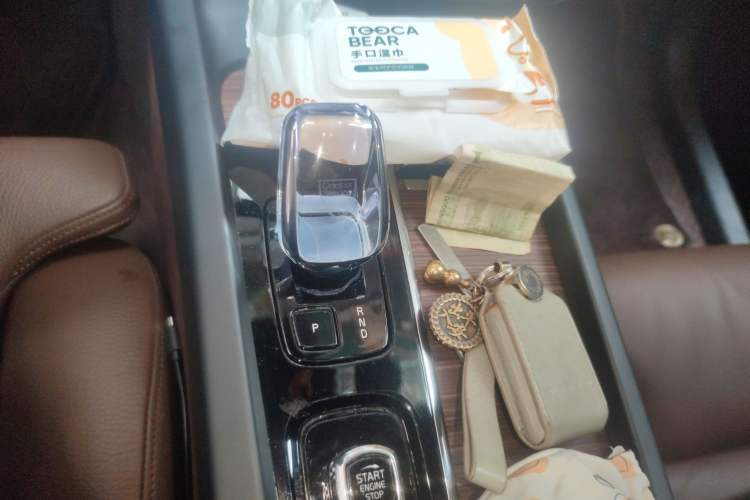 Used Volvo XC60 New Energy 2024 T8 Plug-in Hybrid Long-Range All-Wheel Drive Smart Luxury Edition
