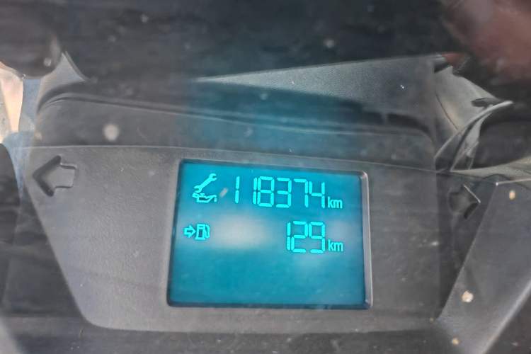 Used Ford Transit 2019 2.0T Diesel Multi-Purpose Commercial Vehicle Short Wheelbase Low Roof 6-Seater China VI Standard Odometer Close Up