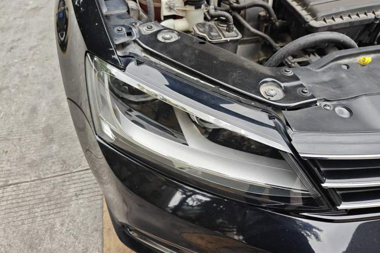 Used Volkswagen Sagitar 2018 1.6L Automatic Comfort Model Right Front Headlight