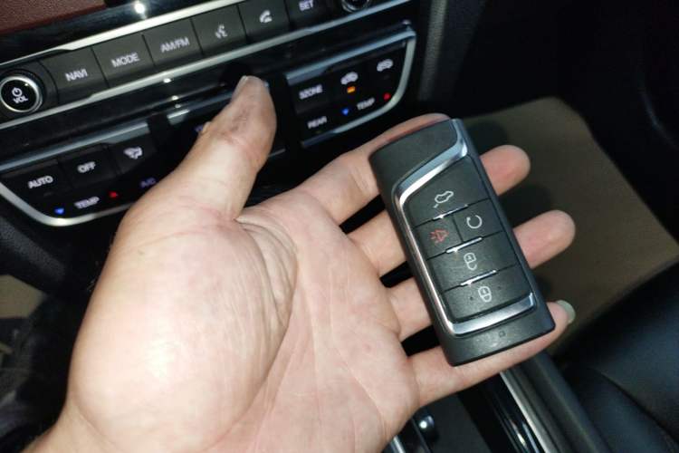 Used GAC Trumpchi GS8 2017 320T Two-Wheel Drive Luxury Smart Connectivity Version (7 Seats)
