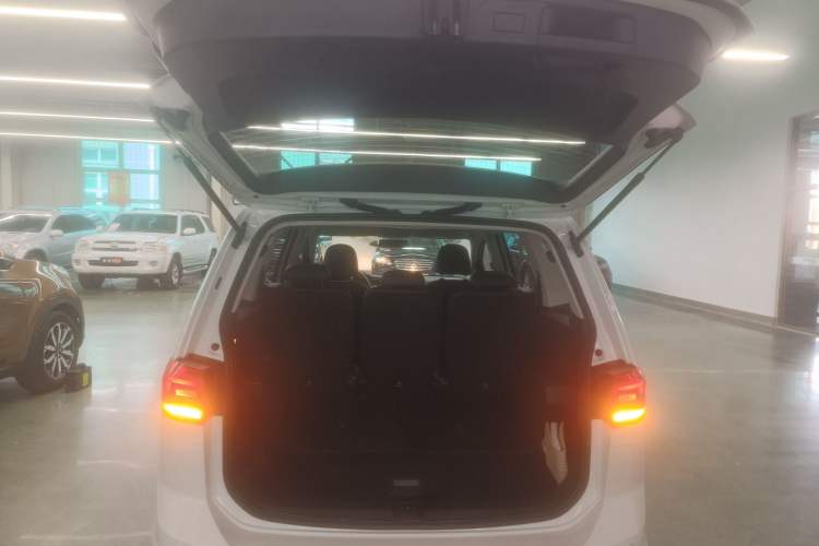 Used Volkswagen Touran 2018 Volkswagen Touran L 280TSI DSG Style Edition 7 Seats China V Emission Standard Trunk